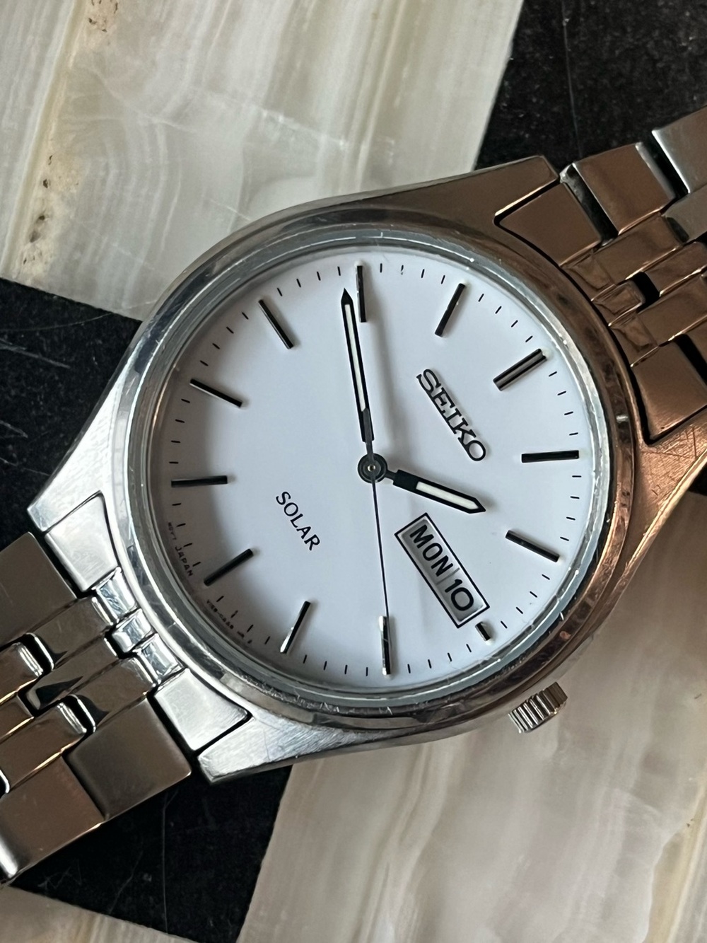 Seiko Mens Watch 37mm White Dial Solar V158-0AA0 Day Date Stainless Steel 6.5”